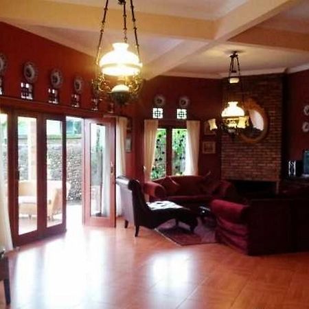 Villa Riri By The London Living Depok Exteriör bild