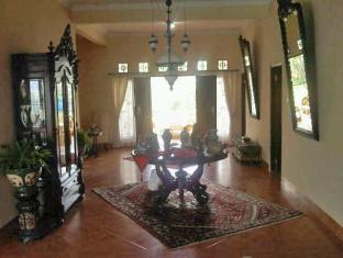 Villa Riri By The London Living Depok Exteriör bild